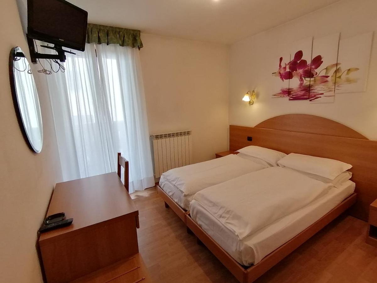 Hotel Denny Пінцоло Екстер'єр фото