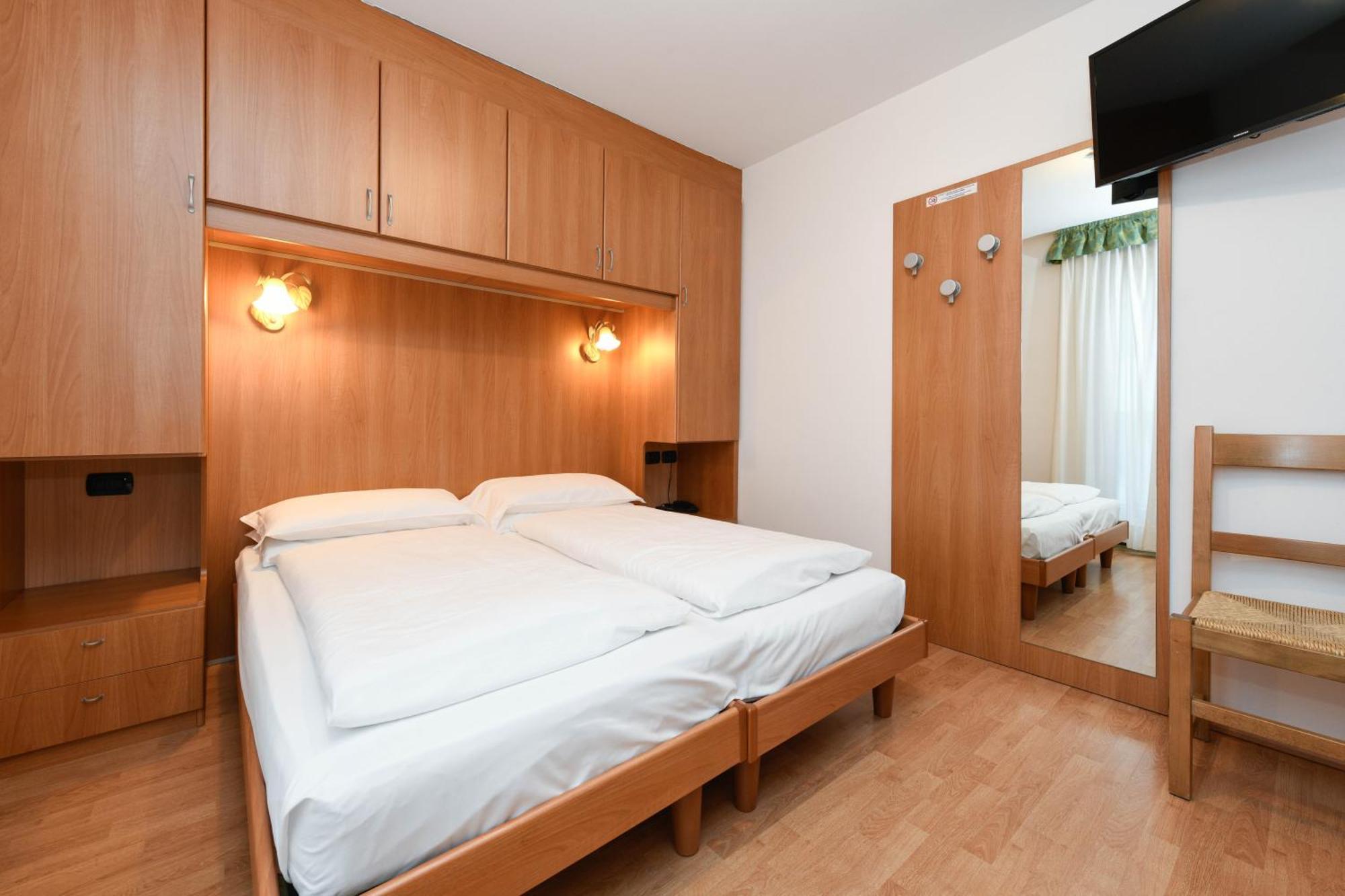 Hotel Denny Пінцоло Екстер'єр фото
