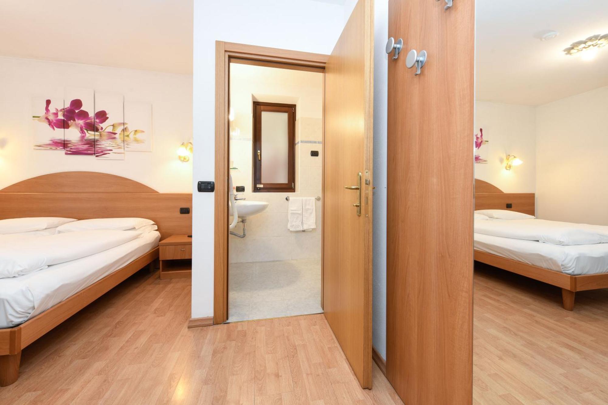 Hotel Denny Пінцоло Екстер'єр фото