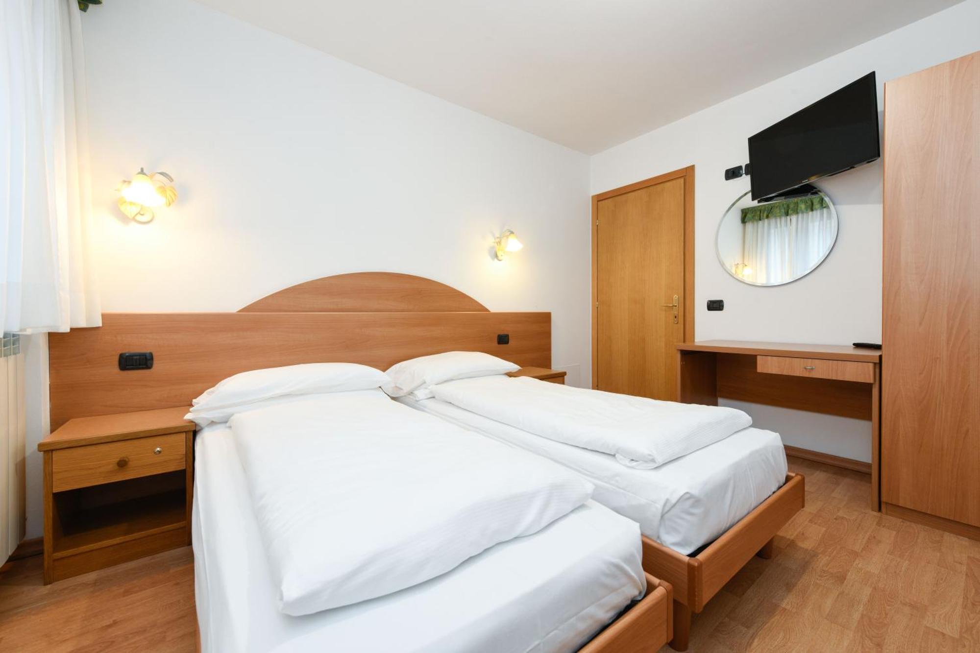 Hotel Denny Пінцоло Екстер'єр фото