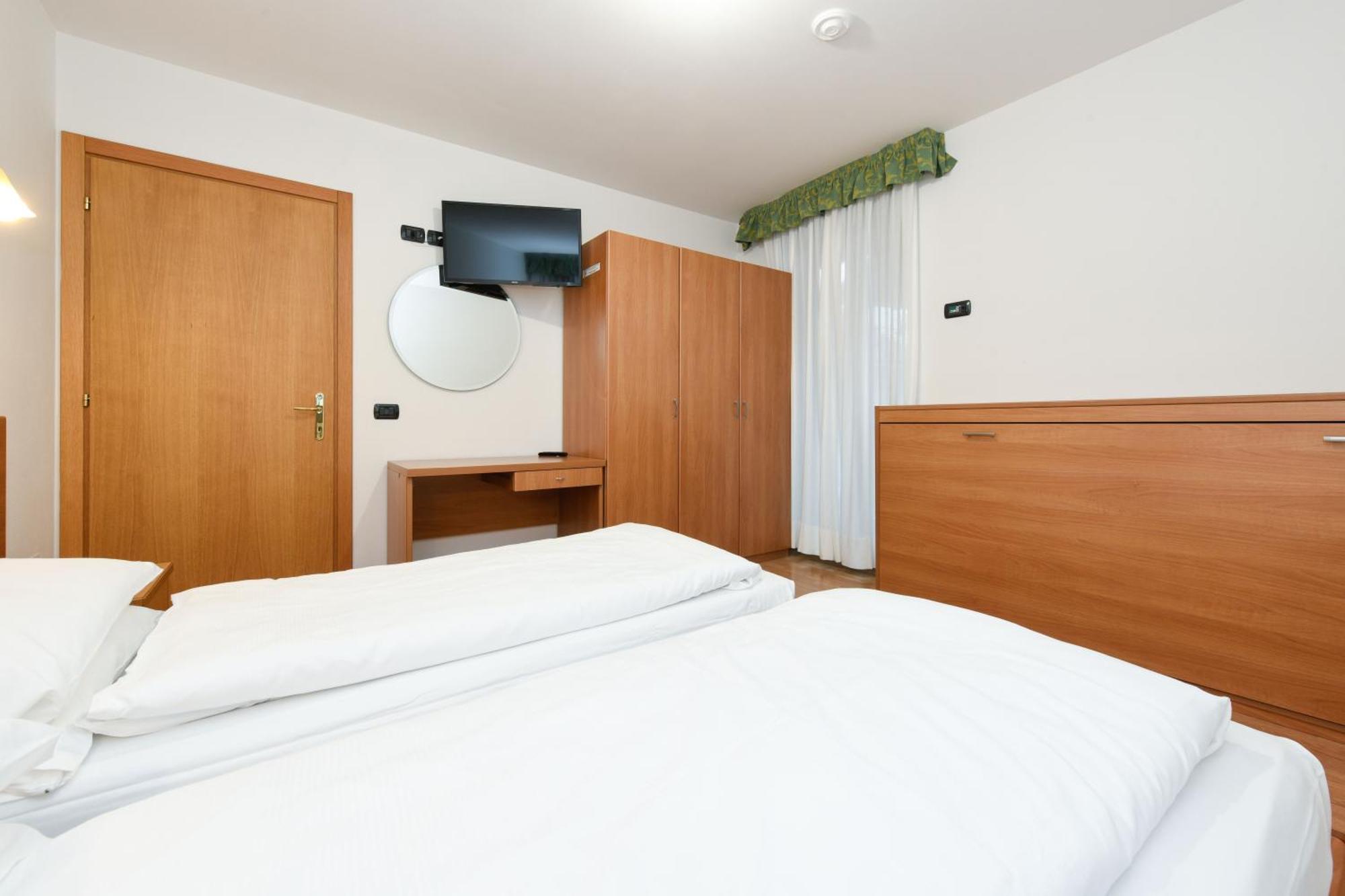Hotel Denny Пінцоло Екстер'єр фото