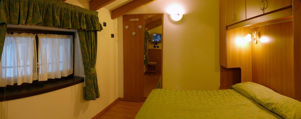 Hotel Denny Пінцоло Номер фото