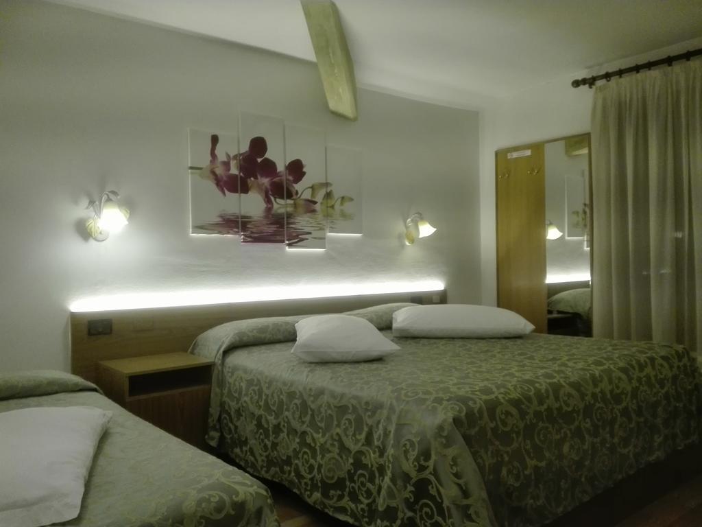 Hotel Denny Пінцоло Екстер'єр фото